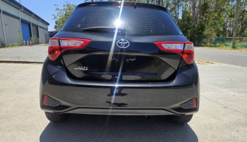 2017 Auto Toyota Yaris with low kms and easy finance 8.jpg